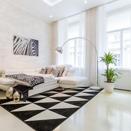 Stylish Apartment 5 Minutes Walk From City Center Praha Exteriér fotografie