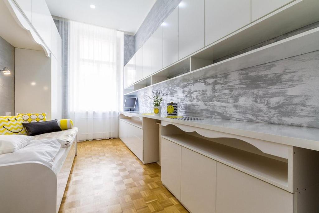 Stylish Apartment 5 Minutes Walk From City Center Praha Exteriér fotografie