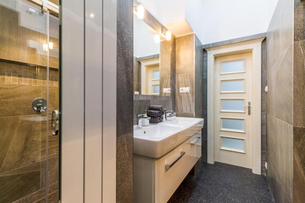 Stylish Apartment 5 Minutes Walk From City Center Praha Exteriér fotografie