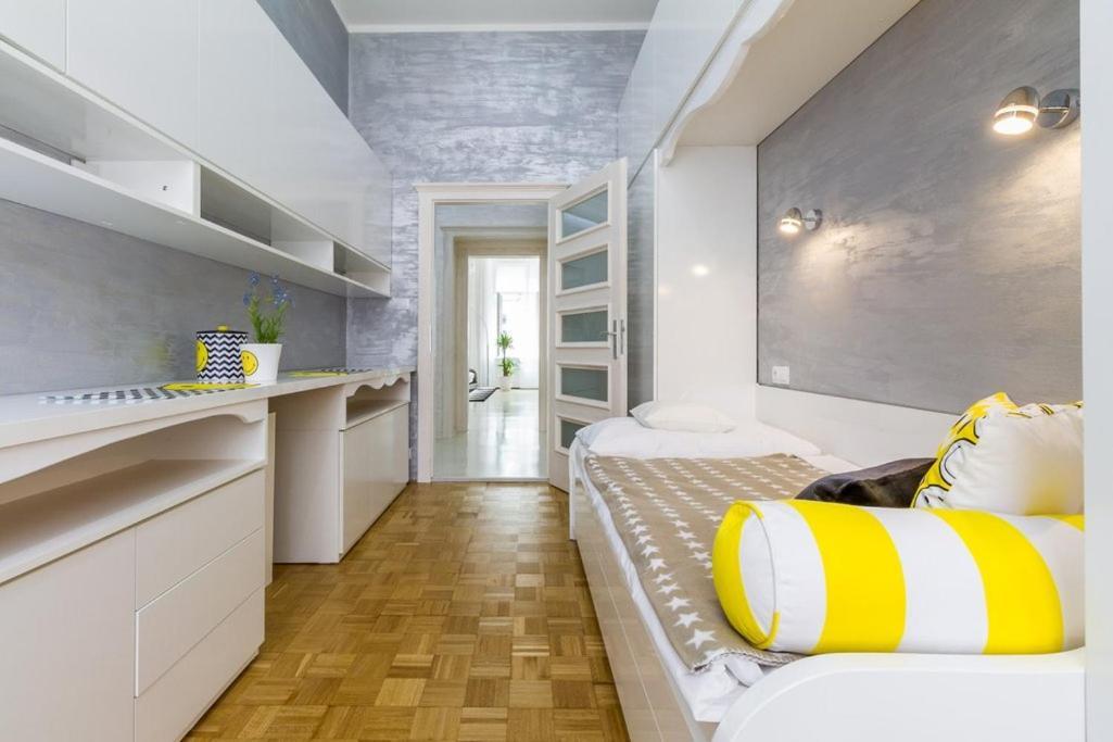 Stylish Apartment 5 Minutes Walk From City Center Praha Exteriér fotografie