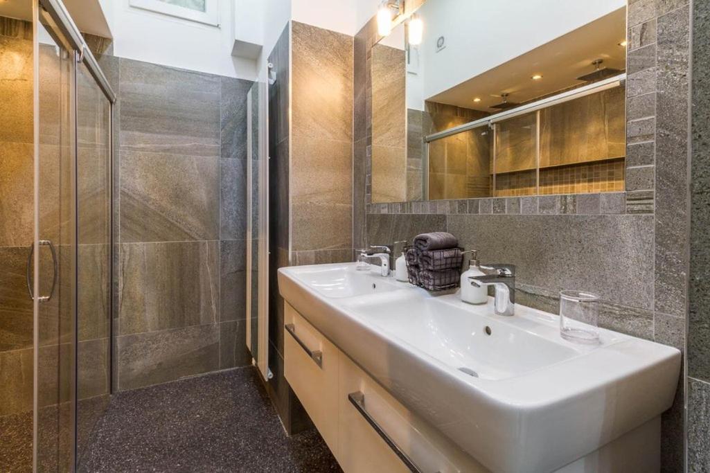 Stylish Apartment 5 Minutes Walk From City Center Praha Exteriér fotografie